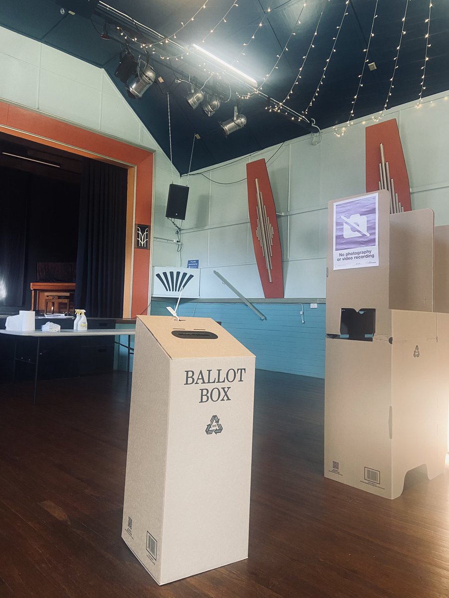margokingston1's tweet photo. 1. The #Comboyne ballot box in our beautiful War Memorial Hall, owned and run by our tiny community, as is the Showgrounds, rural transaction centre, museum. Volunteers stretched!
Voters laughed in delight that @AusElectoralCom has a “Queue Controller”.
#LyneVotes https://t.co/AQPON83U60
