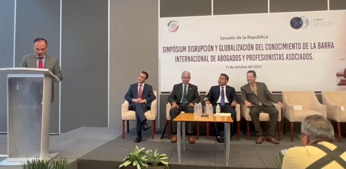 SedecoCDMX's tweet image. Nuestro titular @FadlalaAkabani participó en el Simpósium Disrupción y Globalización del Conocimiento de la Barra Internacional de Abogados, realizado por la @ilbpa y la Senadora Claudia Balderas, #Akabani destacó acciones en Seguridad Social y Desarrollo Económico del @GobCDMX
