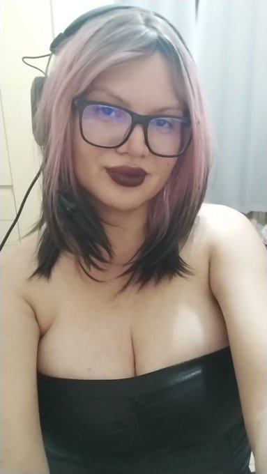 Selfie da sua gamer preferida... 🤭💋 #selfie #pics #transisbeautiful #transgamer #transstreamer #beijo<a href="/tag/selfie"class="tags">#selfie</a><a href="/tag/pics"class="tags">#pics</a><a href="/tag/kiss"class="tags"><span>#kiss</span></a><a href="/tag/transisbeautiful"class="tags"><span>#transisbeautiful</span></a><a href="/tag/beijo"class="tags"><span>#beijo</span></a><a href="/tag/transgamer"class="tags"><span>#transgamer</span></a><a href="/tag/t"class="tags"><span>#t</span></a>