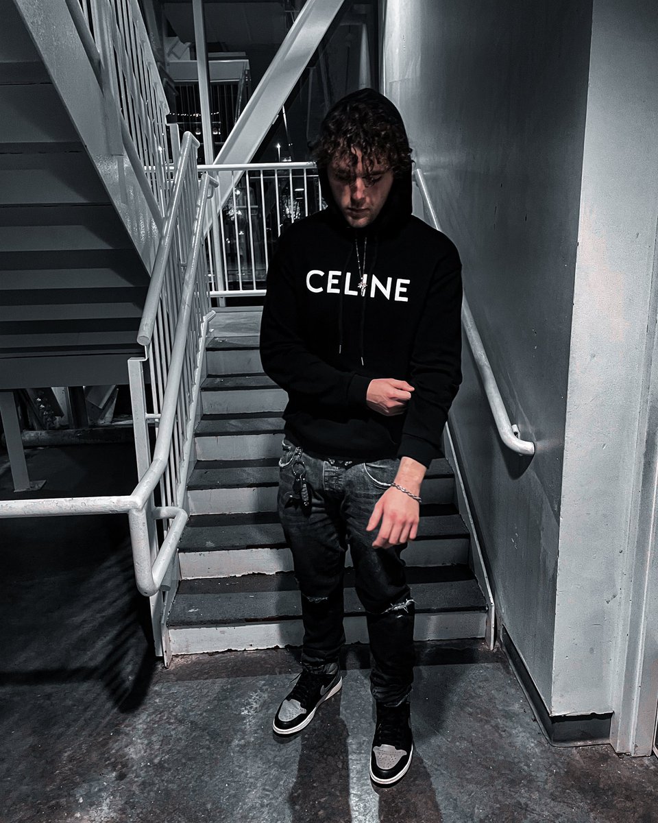 DJShip4's tweet photo. Money make me stand different, this ain’t tha same posture 😶‍🌫️ https://t.co/udqvPaSSb0
