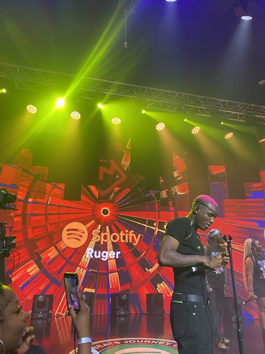 Joshua__Ubeku's tweet photo. Ruger is on fire thrilling fans!!!๐
โจ๐ฅ
#SpotifyAfrobeats #journeyofabillionstreams #SpotifyAfrica #SpotifyPartners https://t.co/RZFBrUyj7M
