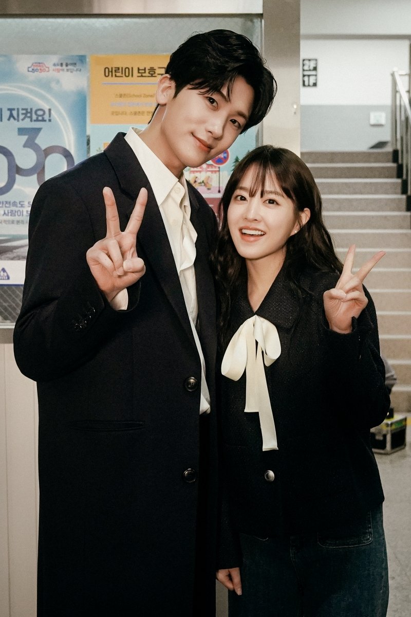 KdramaAdmin's tweet photo. Oh MY GAAAAADSSSS!!!
My #PUPPYCOUPLE ❤️
Finally for real..not edited anymore!
#ParkHyungSik &amp; #ParkBoYoung reunited! 2023🫰 https://t.co/Zghlpljatg
