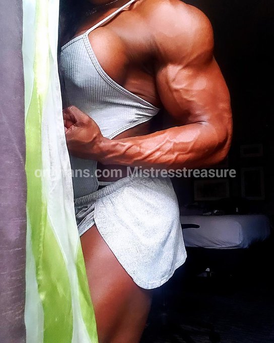 Warning ⚠️ flexing post of an ebony goddess may bring about a euphoric state..viewer discretion is advised<a href="/tag/bodybuilding"class="tags"><span>#bodybuilding</span></a><a href="/tag/biceps"class="tags"><span>#biceps</span></a><a href="/tag/mistress"class="tags"><span>#mistress</span></a><a href="/tag/flexing"class="tags"><span>#flexing</span></a>