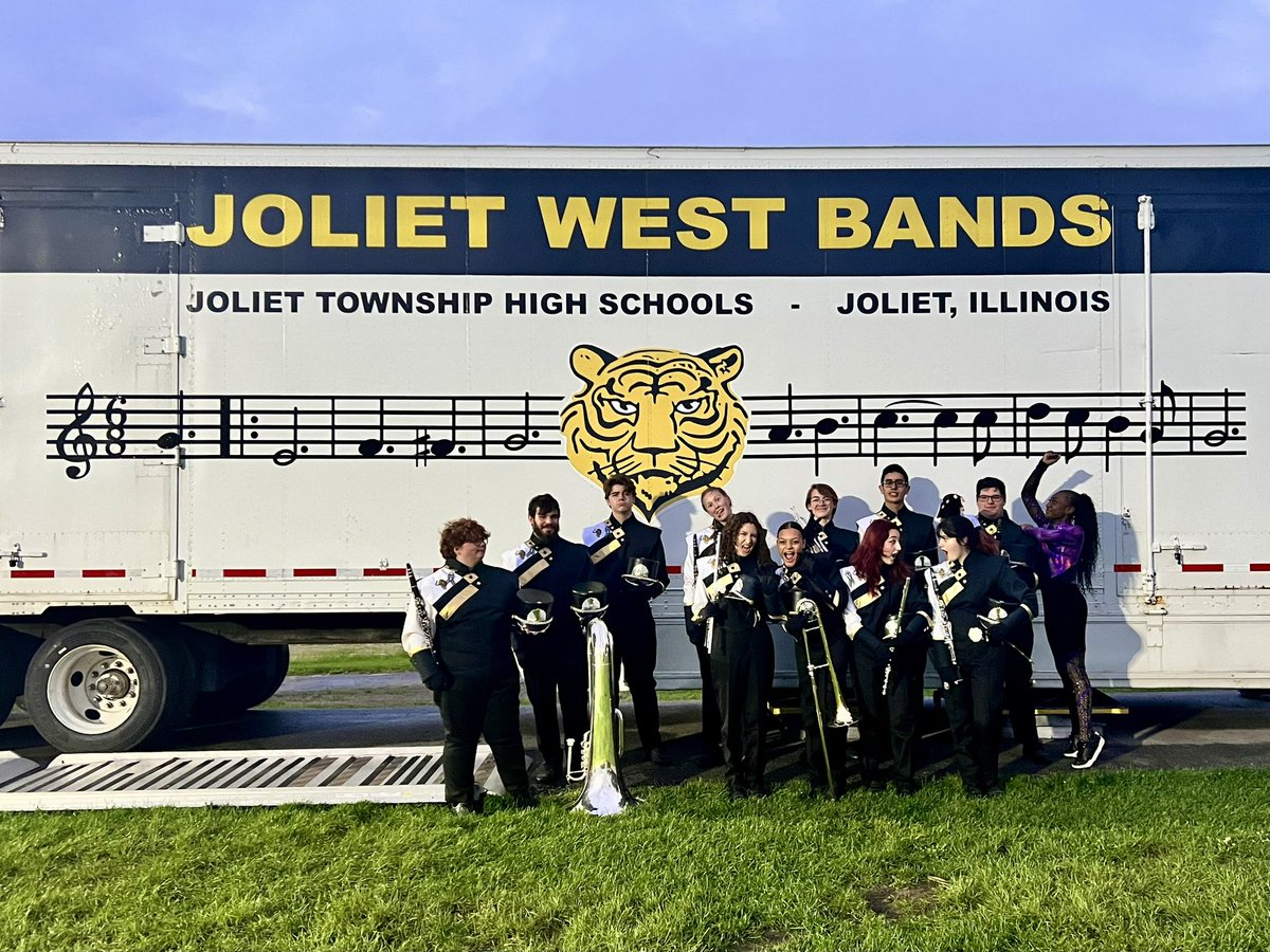 MsBaumanJTHS's tweet photo. 🖤💛  THANK YOU SENIORS FOR A GREAT 4 YEARS 🖤💛 https://t.co/S7i7LgErRR