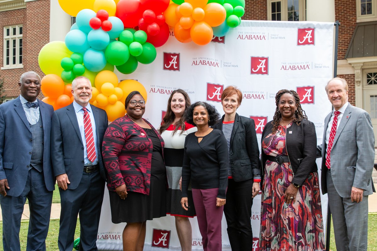 UA_SocialWork's tweet image. ✨#UASSW is thrilled to be the @UofAlabama host for this year's @UnitedWayWestAL campaign, Supporting a Stronger World, united for impact! 

Our goal of $400,000 aims to create a lasting impact on the lives of those in need.
Let's make an impact, one donation at a time!❤️