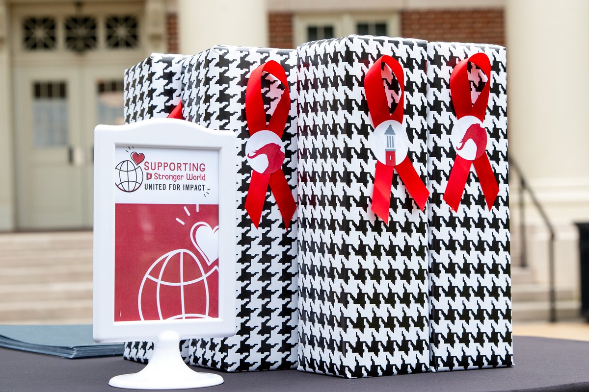 UA_SocialWork's tweet image. ✨#UASSW is thrilled to be the @UofAlabama host for this year's @UnitedWayWestAL campaign, Supporting a Stronger World, united for impact! 

Our goal of $400,000 aims to create a lasting impact on the lives of those in need.
Let's make an impact, one donation at a time!❤️