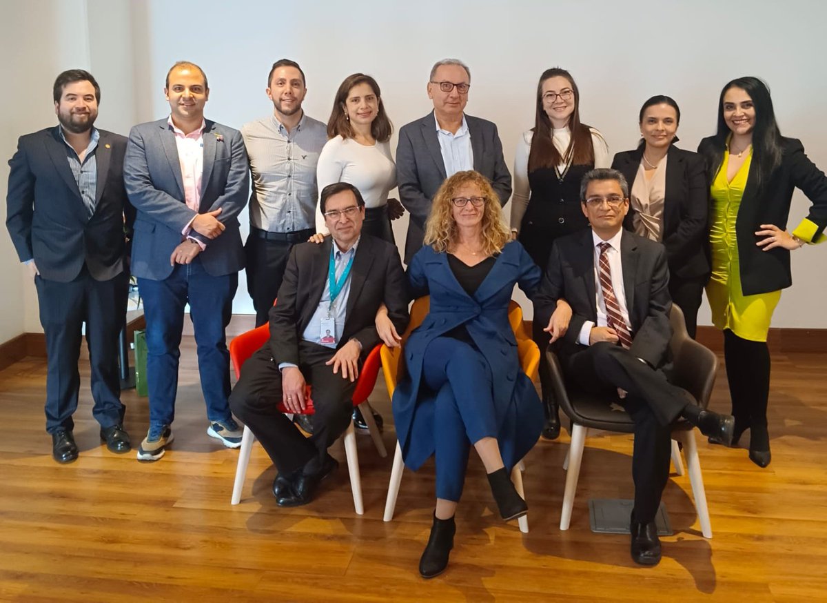 lilo1278's tweet photo. Cierre con 📸😊
Simposio de casos clínicos en Enfermedad Intersticial🫁📢🤓
@Neumologica @mauriciogg123 
@mariamolinao 🔝🥇💯
Faltaste @EmyRincon 🤗
#EPID #FPI #intersticio #neumologia
#radiologia #reumatologia https://t.co/Pe99N00v32