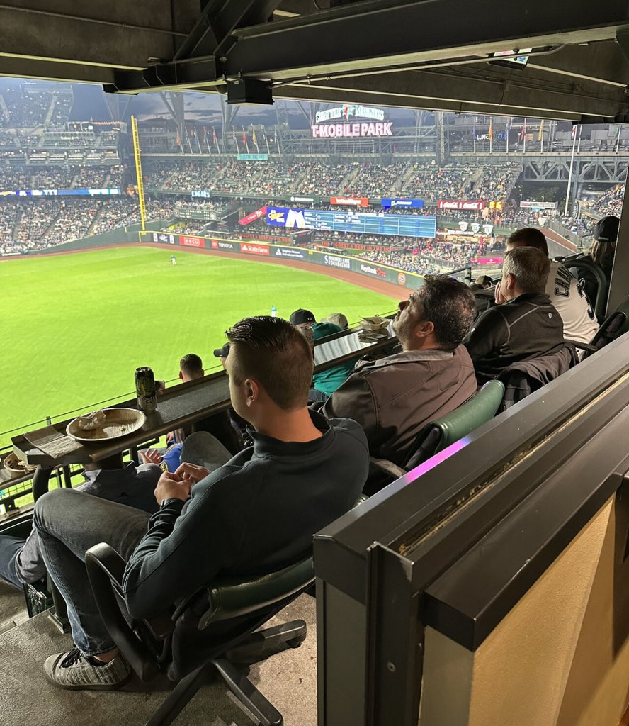 InfocenterIO's tweet image. Go Seattle Mariners! ⚾  Thank you to local #Seattle Customers and @ServiceNow folks for attending. Great conversations, plenty of ballpark hotdogs, and fun times were had! 💥 

#servicenow #infocenterio #servicenowpartner