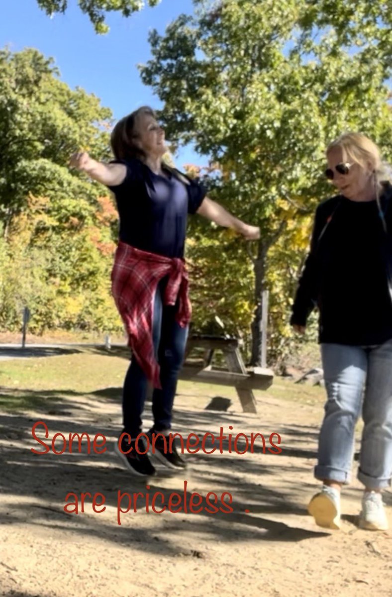 Fifijcn's tweet photo. #friends #laughter #family #Squirrels #dance https://t.co/ZpIfWhd3gK