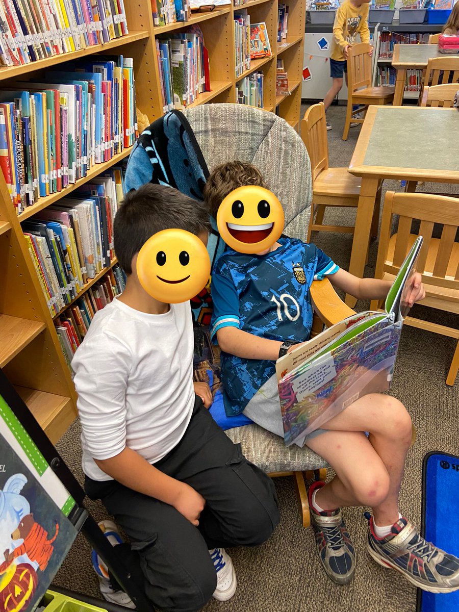 MrsManleysClass's tweet photo. We had a great first visit with our library book buddies in Ms. Tremont’s 1st grade class! I loved seeing the 4th graders being such great role models for the 1st graders! 🥰 https://t.co/7AWQQz89oC