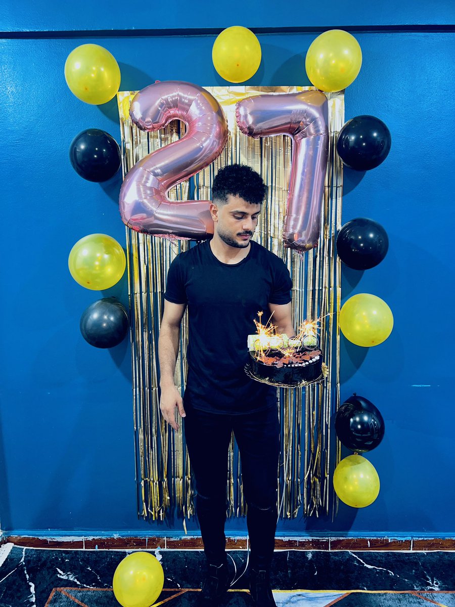 bluminsoqu's tweet image. عيد ميلادي🖤27🎊🎊