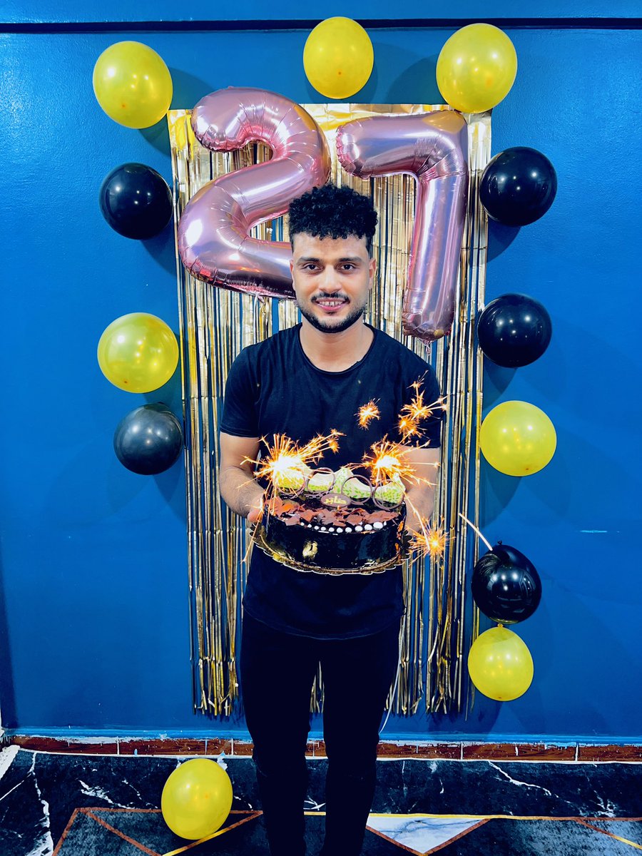 bluminsoqu's tweet image. عيد ميلادي🖤27🎊🎊