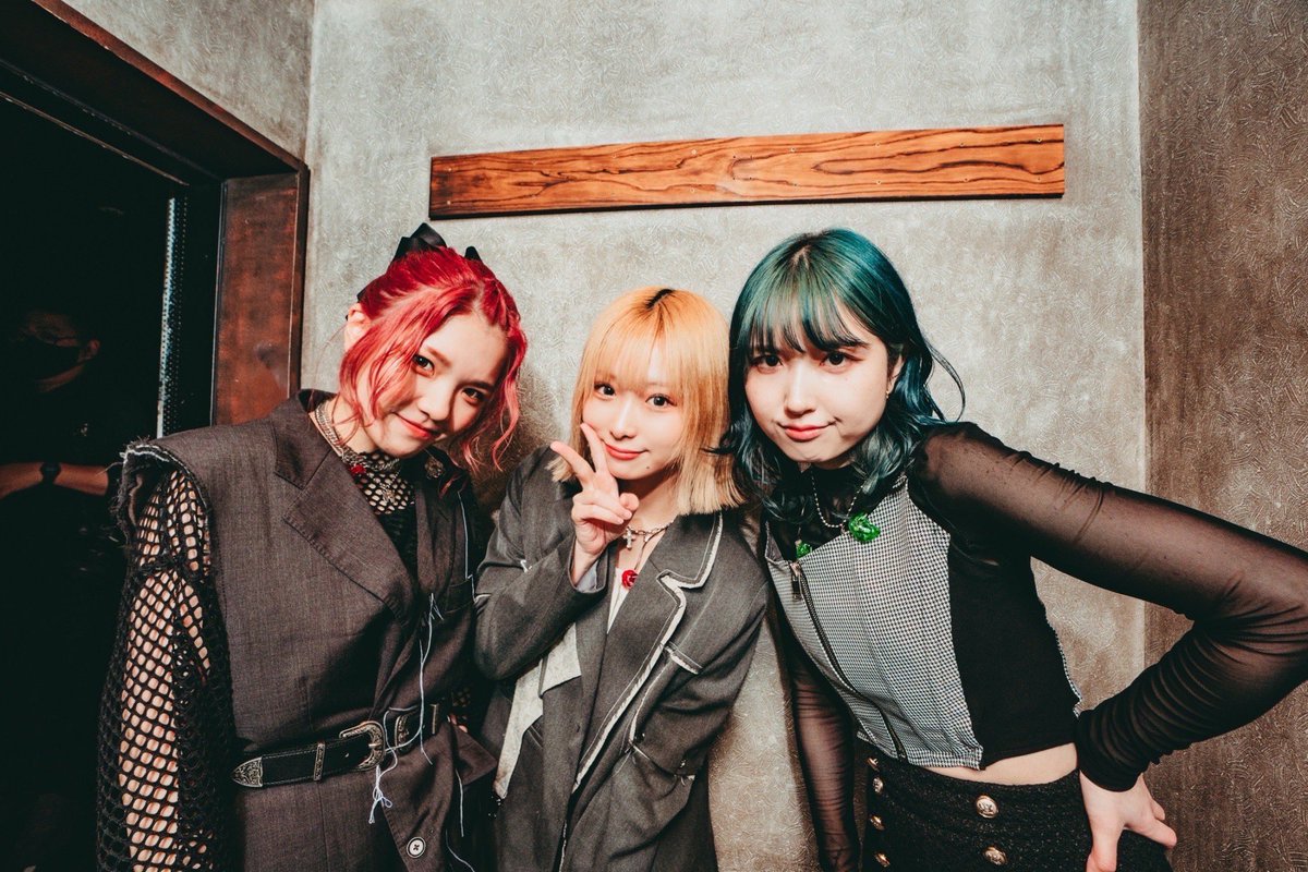kamoyuna999's tweet photo. やったね🎉
TRiDENTちゃん✨
神最高傑作✨『DISTINATION』
㊗️🎊90万回再生🎊㊗️
おめでとー🎉嬉しいねー🫶
明日を照らすThis moment
一度きりのストーリー!
世界に羽ばたけ✨TRiDENTちゃん✨
超大好き❤️🔥
#TRiDENT
#ASAKA #SERINA #NAGISA
#DISTINATION
『DISTINATION』 https://t.co/RvIcuCXRUU