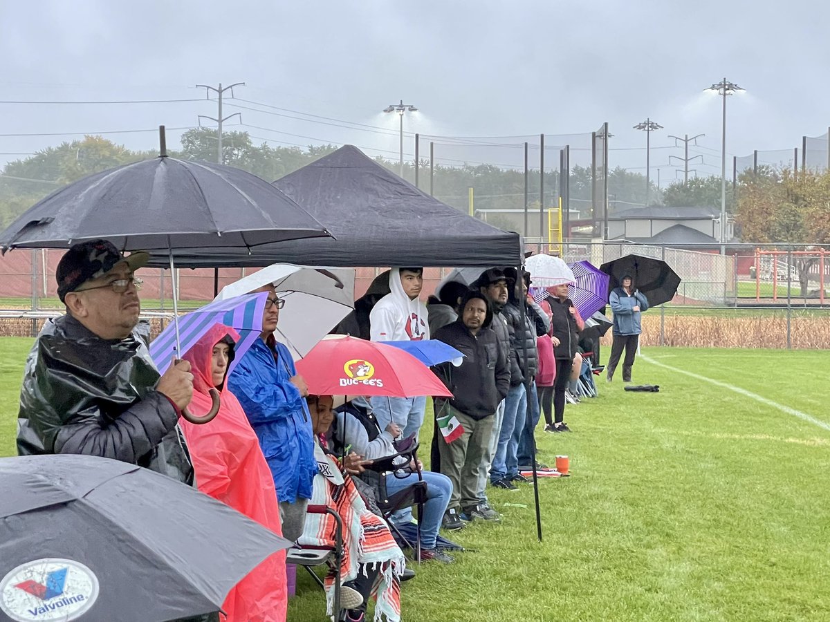 Súper orgullosa of these JV2 kiddos. They fought hard in the pouring rain and untimely lost 2-1 to end their amazing season. Look at these parents and how proud they are cheering them on.
Way to go chicos, way to go, coach. Proud maestra here. 💚💛⚽️
<a href="/EG_BoysSoccer/">EG Boys Soccer</a>