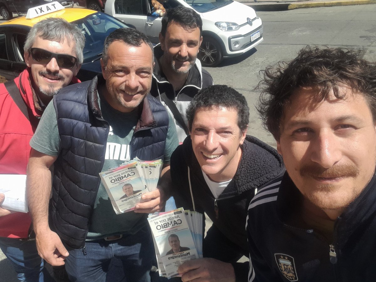 EstebanRomanMDP's tweet photo. Pateando las calles de la ciudad con la boleta del SÍ al desarrollo local y la cercanía.

#MontenegroIntendente

@gmontenegro_ok 
@SBonifatti 
@SumarMDP https://t.co/IJfAN2seas