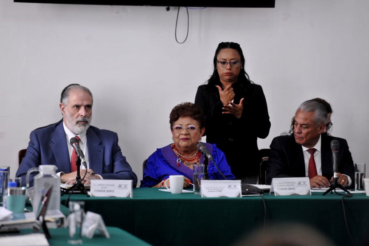 FiscaliaCDMX's tweet photo. Cuando asumí la titularidad de la #FiscalíaCDMX solamente se habían vinculado a proceso 29 imputados por feminicidio, este año llevamos 98, en el caso de las violaciones nos encontramos con 88 y en lo que va de este año ya llevamos 159 vinculaciones a proceso; y de 758 agresores de mujeres vinculados a proceso que encontramos en 2018, pasamos a 2,492 en lo que va del año.
En esta Ciudad toda muerte violenta de una mujer se investiga bajo el protocolo de feminicidio #PorLaJusticiaErnestina