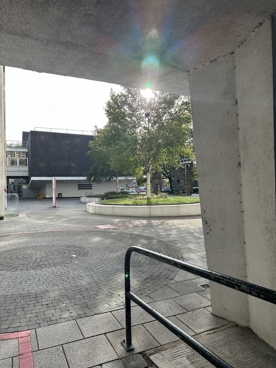 sprayingtherays's tweet photo. So 3rd year feels like it’s dragging me along kicking and screaming, but I’m really enjoying all the modules so far, and the range of face to face sessions we’re having with our lecturers. #studentrads @salfordrads https://t.co/z6lpXI1M84