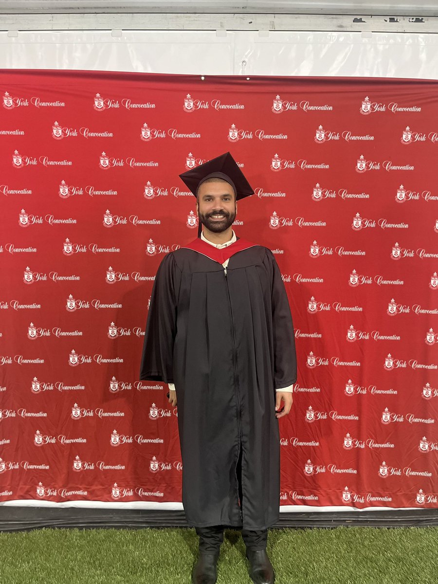 djduya's tweet photo. #YorkUConvo 
@m_markiejanks 
Goooo Mark ! Congrats Babe 
💐🥂🍾🎓👨🏽‍🎓 https://t.co/BBKiiOA4W5