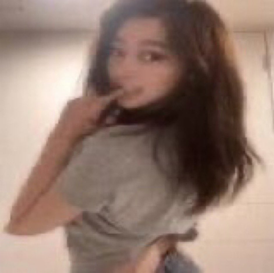 hyunjinmitagens's tweet photo. vcs sao uns burros nao pode ser ne , tem gente reclamando pq tem q dar stream pq eh mais importante e nn tinha q ta fazendo enquete no twt
eh literalmente so deixar em segundo plano sla dar stream eu outro coisa tipo pc , outro cll etc 
parem d burrice ta isso e so um brincadeira https://t.co/NHdiyUOMeY