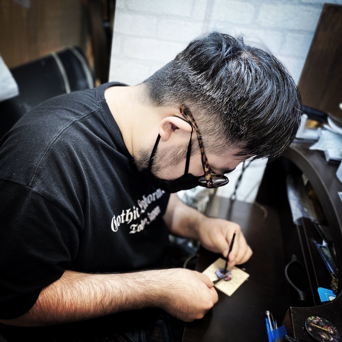 handmade_watch's tweet photo. A STORY再起に向け
アルバイトにて
運営補助してくれる方を募集します

時給1150円〜

平日16:00〜22:00
土日祝13:00～22:00
の間の週1〜、1日3h〜

ダブルW可
✅PC入力作業必ずあります
✅腕時計、アクセサリーが好き
✅ろう付け出来る制作経験者歓迎

現在カードショップで、そちらの作業もあります https://t.co/CdsjtnbtIA
