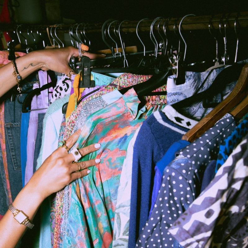 RecycleDevon's tweet photo. 50% of all the products we buy in the UK are #clothes, but we throw away 30kg of unwanted items per person each year!
Instead of throwing away why not visit/organise a swishing party & declutter your wardrobe: https://t.co/6bXSKnaiQu
#ReuseWeek
@DevonClimate @DevonCC https://t.co/KizIG195zR