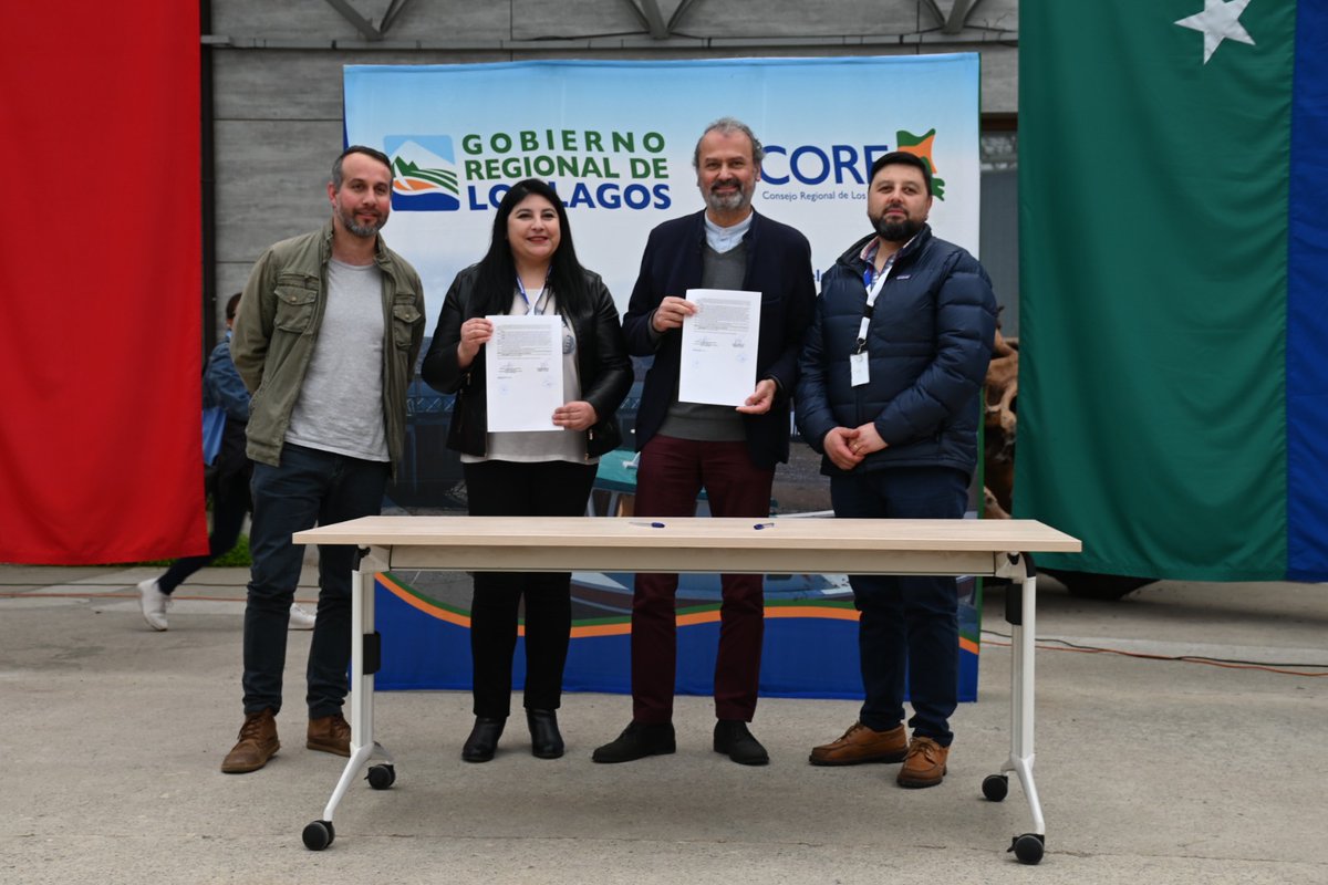 core_los_lagos's tweet photo. 🌟 Hoy, el Gobernador Patricio Vallespin y los Consejeros Regionales de la Provincia de #Llanquihue se unieron para la firma de los convenios del "Fondo Comunidad" 2023 destinados a #PuertoMontt y #PuertoVaras. 🤝🙏 Reconocemos el esfuerzo y compromiso de estas organizaciones. https://t.co/190THzLxWH
