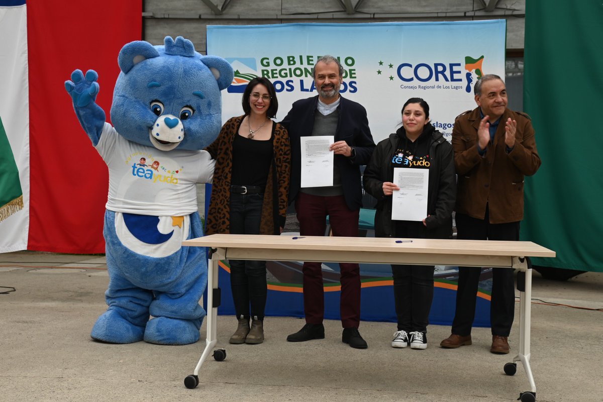 core_los_lagos's tweet photo. 🌟 Hoy, el Gobernador Patricio Vallespin y los Consejeros Regionales de la Provincia de #Llanquihue se unieron para la firma de los convenios del "Fondo Comunidad" 2023 destinados a #PuertoMontt y #PuertoVaras. 🤝🙏 Reconocemos el esfuerzo y compromiso de estas organizaciones. https://t.co/190THzLxWH