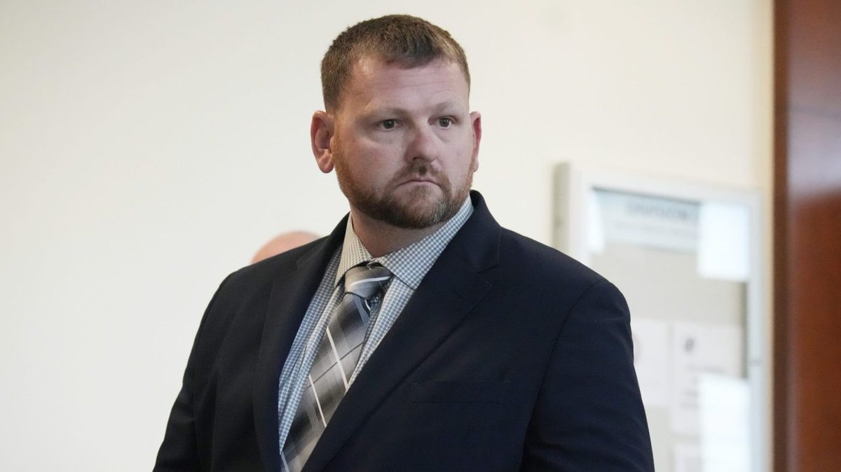 On Thursday night, the jury returned with a split verdict against two Aurora police officers charged with Elijah McClain’s death in 2019. One officer, Randy Roedema, was found guilty on two charges. trib.al/U8DOhMN