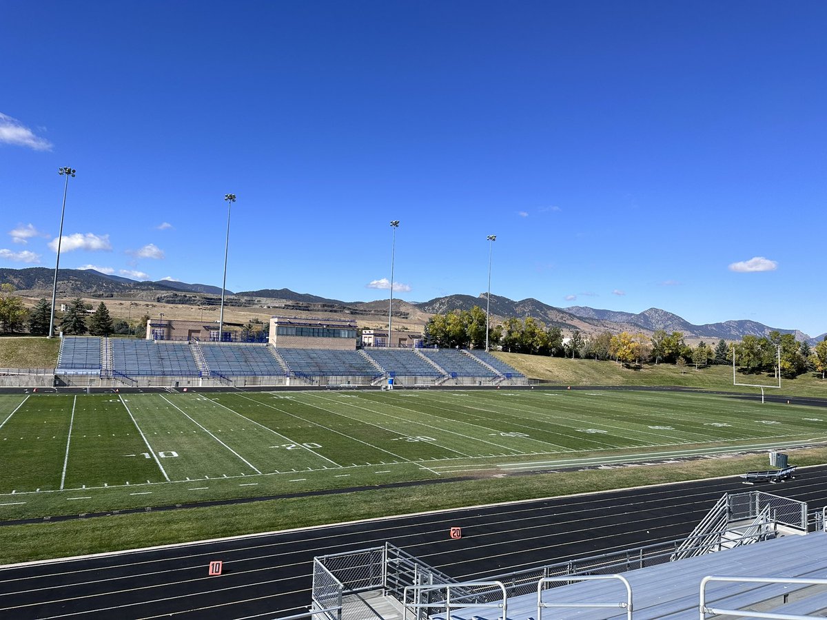 SportsTurfSun's tweet photo. Wednesday ➡️ Jeffco League XC on soccer field, Thursday➡️ ⚽️ DH, one 🏈 , Fri➡️ another ⚽️ DH and one more 🏈. Brings us to 43 soccer, 19 football games, a marching band competition and a cross country meet so far thru week 8. #BestOffice #FieldExperts #Crewof2 https://t.co/mjLjR6Y7uN