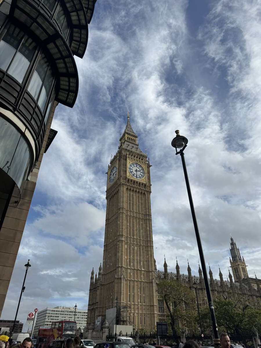 cloud_raccoon's tweet photo. Me and @bankieboy12 and @Nunny__ being tourists in London today before the good ole #EGX2023 tomorrow!! https://t.co/dynB7gFTEH