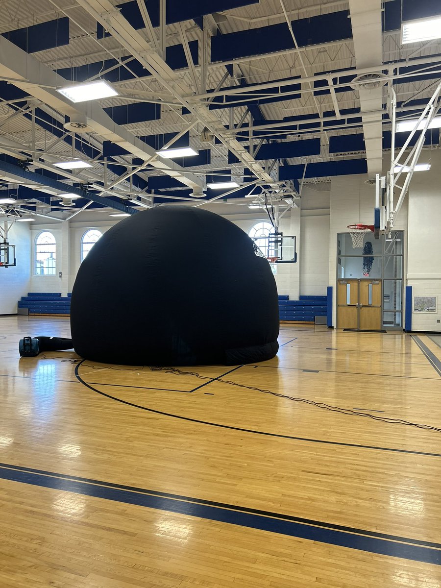 EduTechCoach's tweet photo. I was steering the space station today and it was out of this 🌎 @StarLabDome allows us to travel to places we could never go without technology. Talk about creating the #MariemontExperience https://t.co/tzru8KqnOJ