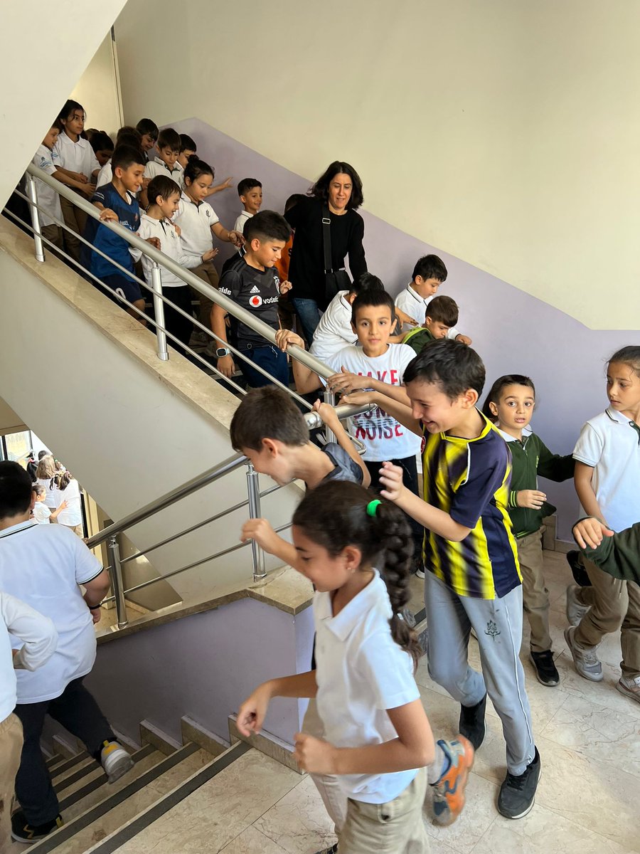 Buhatilk's tweet photo. 13 ekim afet hazırlık günü sebebiyle , afet risklerini azaltmak amaciyla okulumuzda tahliye tatbikati yapıldı. https://t.co/OTeivkCXoz