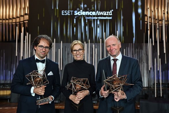 Yesterday my dream came true. I was awarded the ESET Science Award 2023 prize in the category “Outstanding scientist in Slovakia under the age of 35” from the international jury led by the Nobel prize laureate. 

<a href="/ESET/">ESET</a> <a href="/AkademiaVied/">SAV</a> <a href="/Mechanochem/">Mechanochemistry</a>