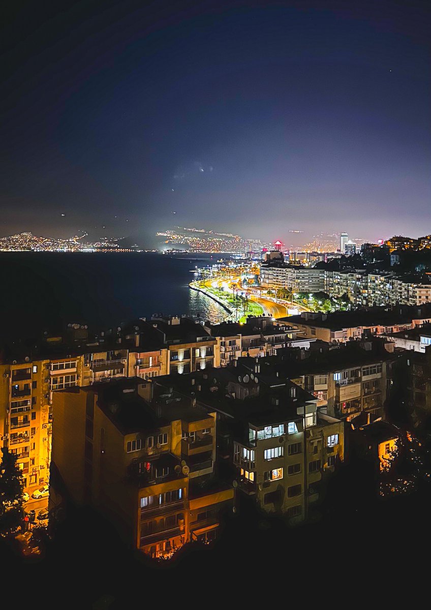 izmirgibiyiz's tweet photo. Belki de iyi gelir sana İzmir’in ışıkları.. https://t.co/2xqHooqeOM