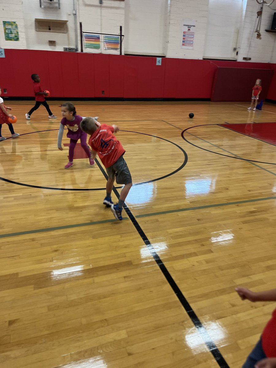 Kindergarten working together to ‘build’ trust and team skills! Also practicing our overhand throwing 😄 #GameOnRVC