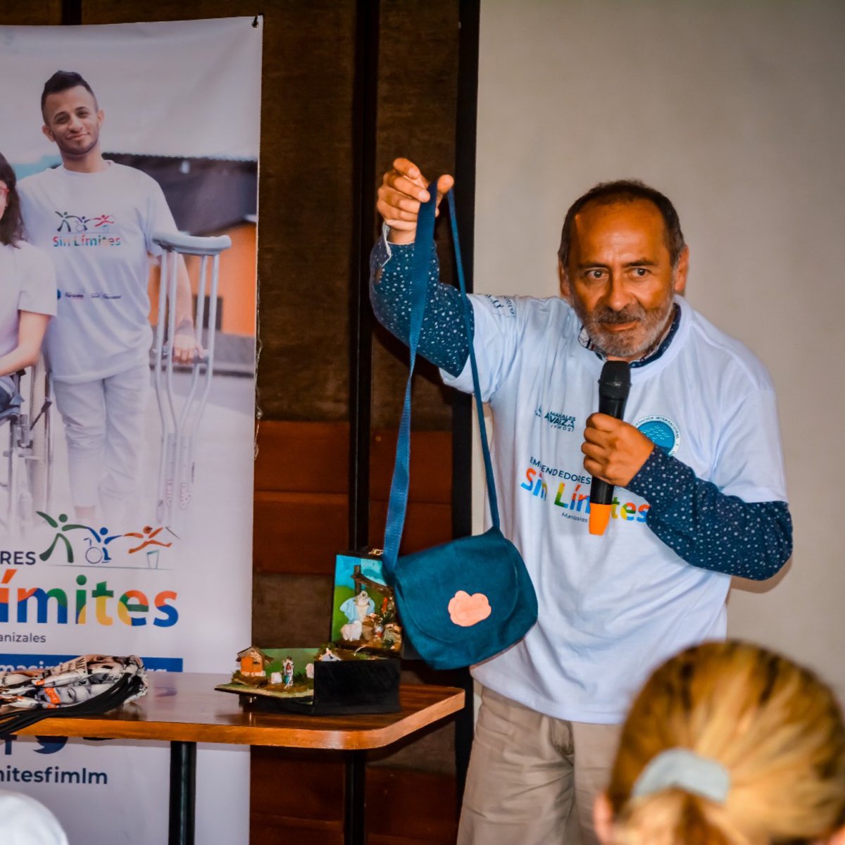 SinLimitesFIMLM's tweet photo. ¡Nuestros #EmprendedoresSinLímites ya están practicando la forma de como  llevar su negocio al siguiente nivel! 🎉👏
A través de talleres prácticos en clase, nuestros #EmprendedoresSinLímites han fortalecido sus habilidades.

Leer más en 👉🏻: https://t.co/3hgfRV34Hs https://t.co/lLXo6aEL1d
