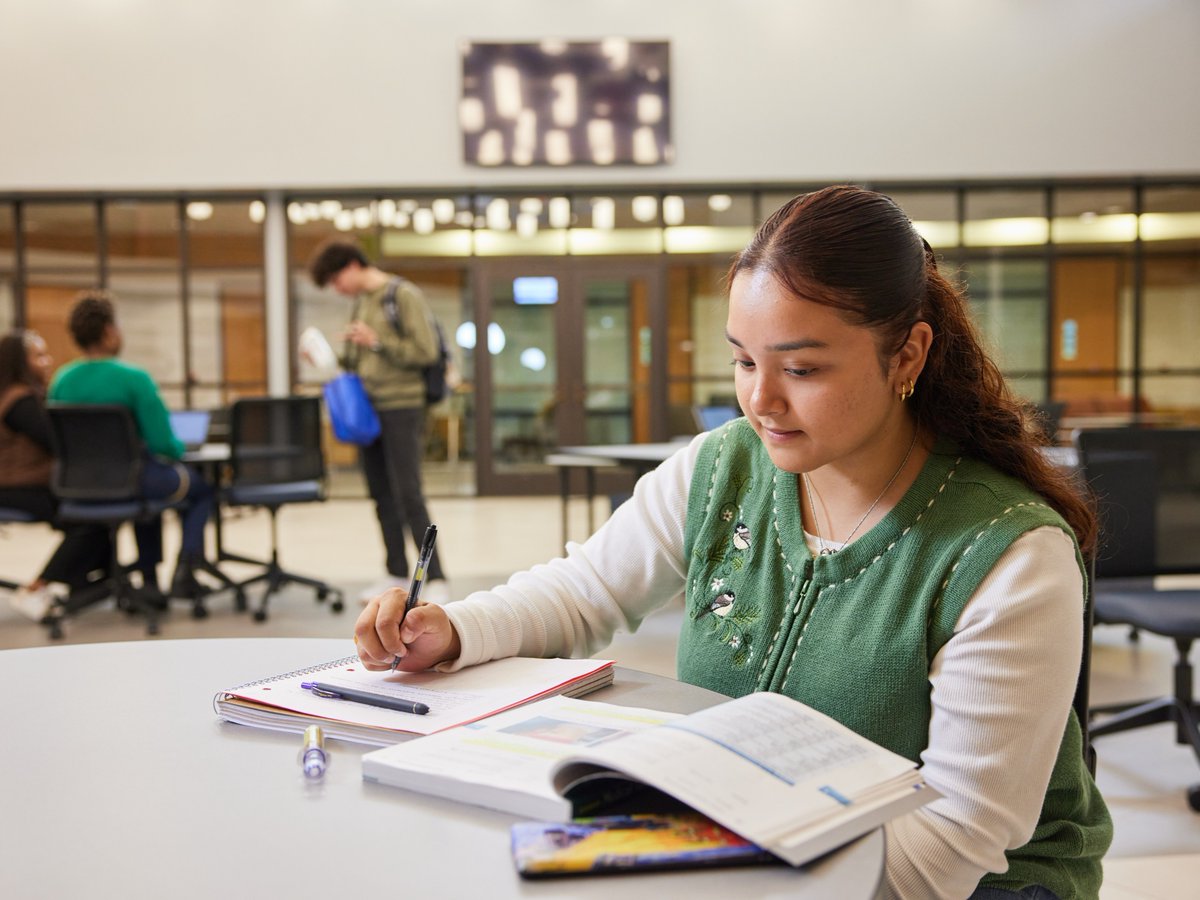 schoolcraftnow's tweet photo. 📚 Great news, Michigan! Michigan Reconnect is now open for ages 21-24. It's never too late to invest in your future. Get a tuition-free community college degree or skills certificate. Apply at https://t.co/hT8HCeBiJ2 today! #MIReconnect #FreeTuition #Scholarships https://t.co/gTmwv1IQ6N