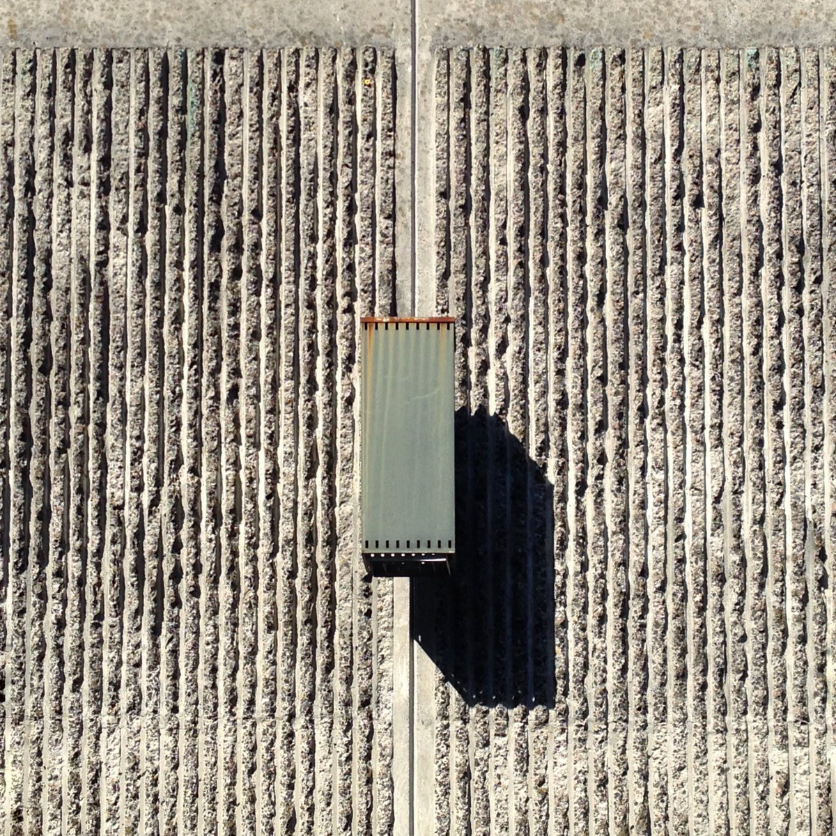 ColinC_Design's tweet image. Details from my favourite post office on Pine Street in Vancouver.
Concrete frieze by George Norris, 1967.