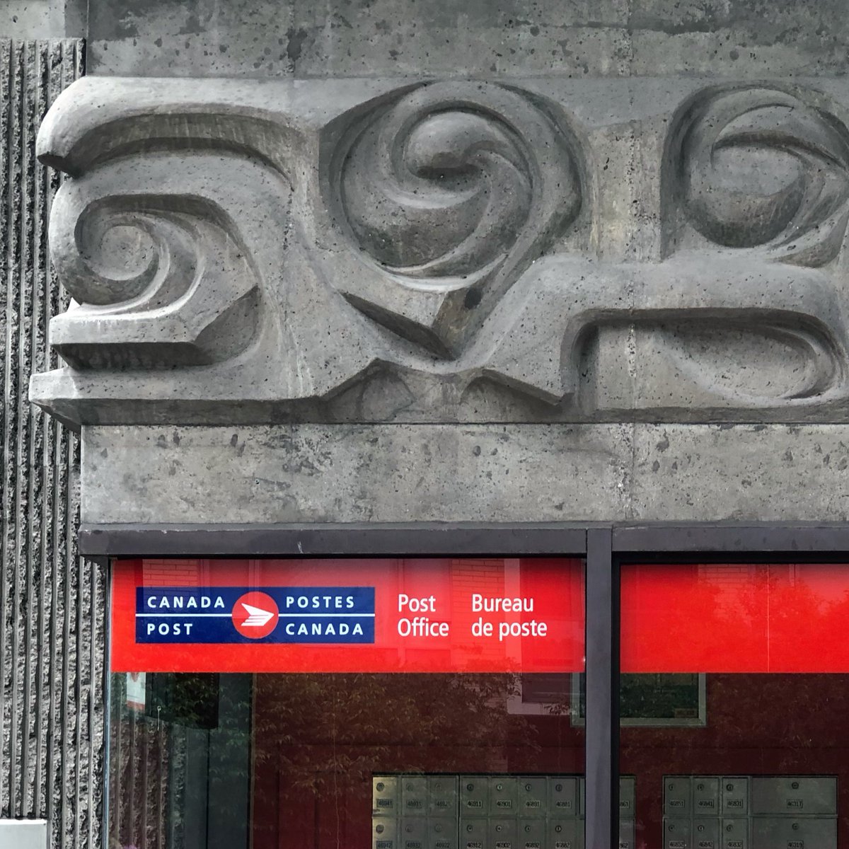 ColinC_Design's tweet image. Details from my favourite post office on Pine Street in Vancouver.
Concrete frieze by George Norris, 1967.