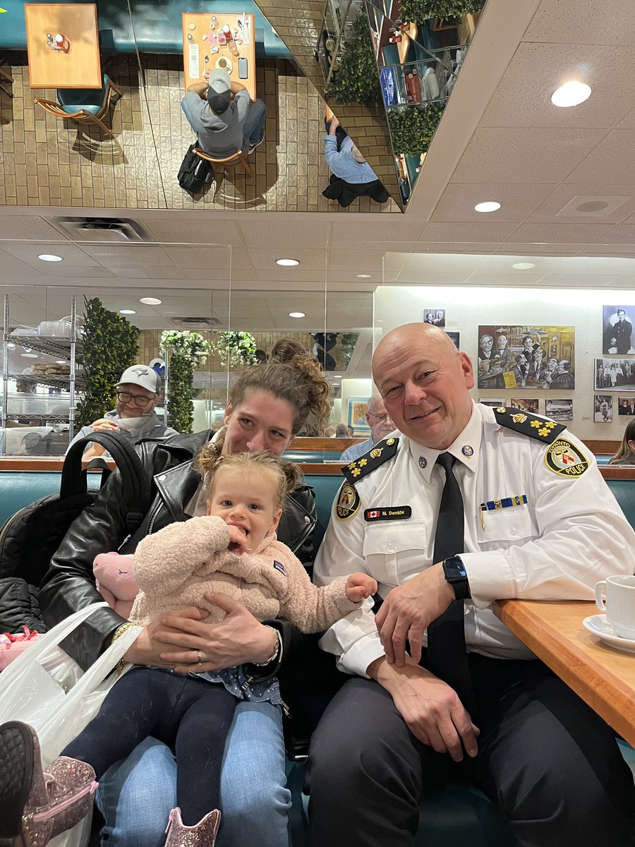 UnitedBakersTO's tweet photo. @TPSMyronDemkiw your presence today says it all - hate has no home in Toronto! We will not let fear dictate how we operate. Thank you @TPSOperations @CIJAinfo @CanadianFSWC for keeping our community safe, connected and informed. #United we are strong. https://t.co/6fBFiVxuu3