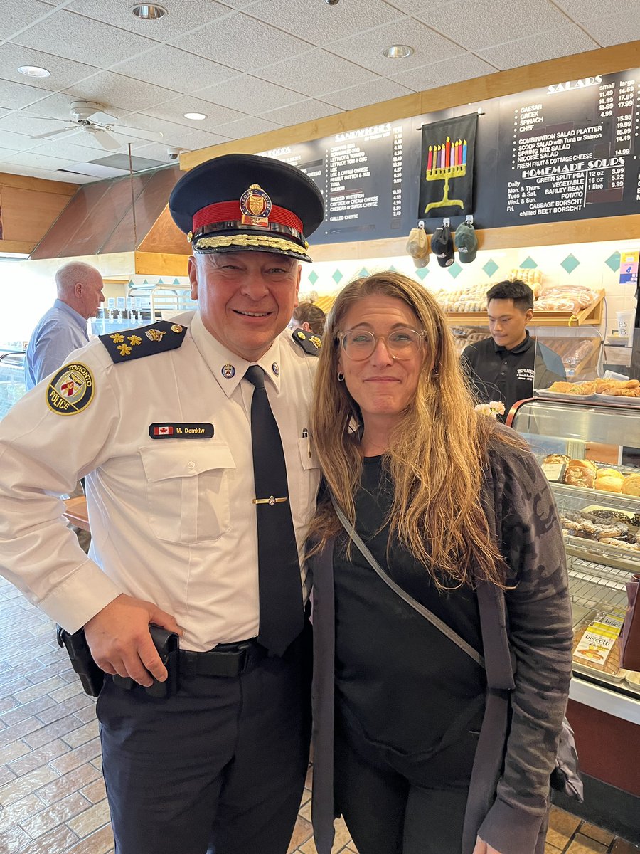 UnitedBakersTO's tweet photo. @TPSMyronDemkiw your presence today says it all - hate has no home in Toronto! We will not let fear dictate how we operate. Thank you @TPSOperations @CIJAinfo @CanadianFSWC for keeping our community safe, connected and informed. #United we are strong. https://t.co/6fBFiVxuu3