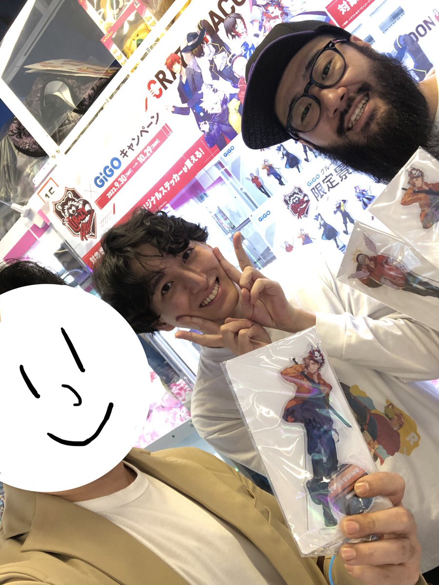 Onigiri_STC's tweet photo. CRコラボゲーセン行ったらたまたま出会えてびっくり！
正直途中まで気づかないまま話しかけてしまって…みんなしてなかなか取れず散財しましたが無事GET!!
お二人とも優しくていい人でした！
※SNS投稿許可貰いました！
#CrazyRaccoon #riteiruozisan #Shinjisan_XD #darumaisgod #ArisakaaaT 
#GiGO https://t.co/F9YegYG5iG