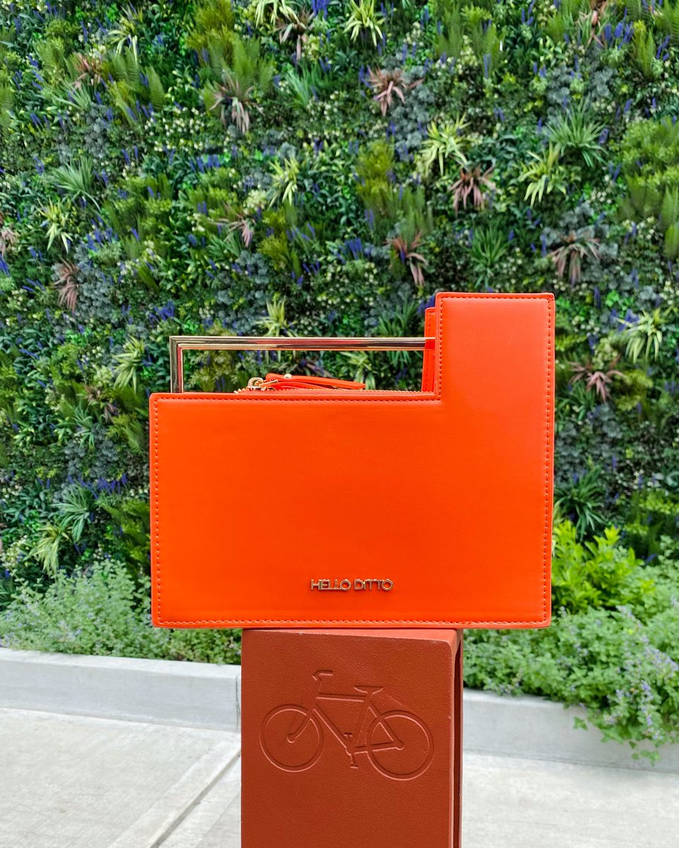 helloxditto's tweet image. 🍊🧡 #blackowned #handbag #purse #blackownedbrand