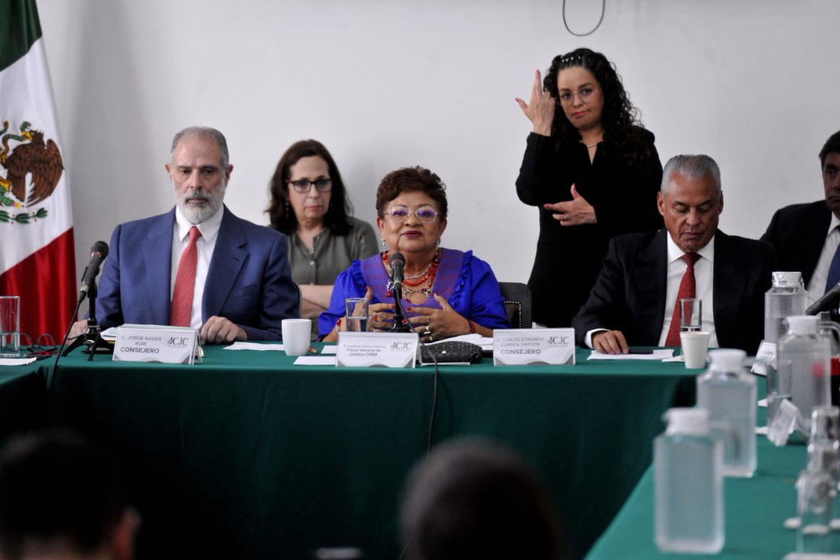 FiscaliaCDMX's tweet photo. Estoy impulsando una Política Institucional de Atención a Víctimas del delito, que comprende la formación de todo el personal en el Modelo de Atención Integral a Víctimas del Delito, así como la certificación en Trato Digno a Víctimas en la Procuración de Justicia.
#PorLaJusticiaErnestina