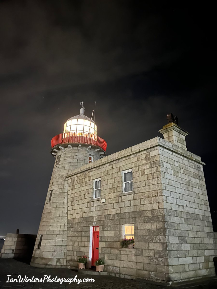IanWintersPhoto's tweet photo. Couple of snaps taken on Howth Harbour Lighthouse this week. 

Available from my shop https://t.co/MZqeEbuA3K

#howth #irishlights #lighthouses #lighthousephotography #dublin #lighthousesofireland #ireland #lumix #photooftheday https://t.co/6WMuzLrfOR