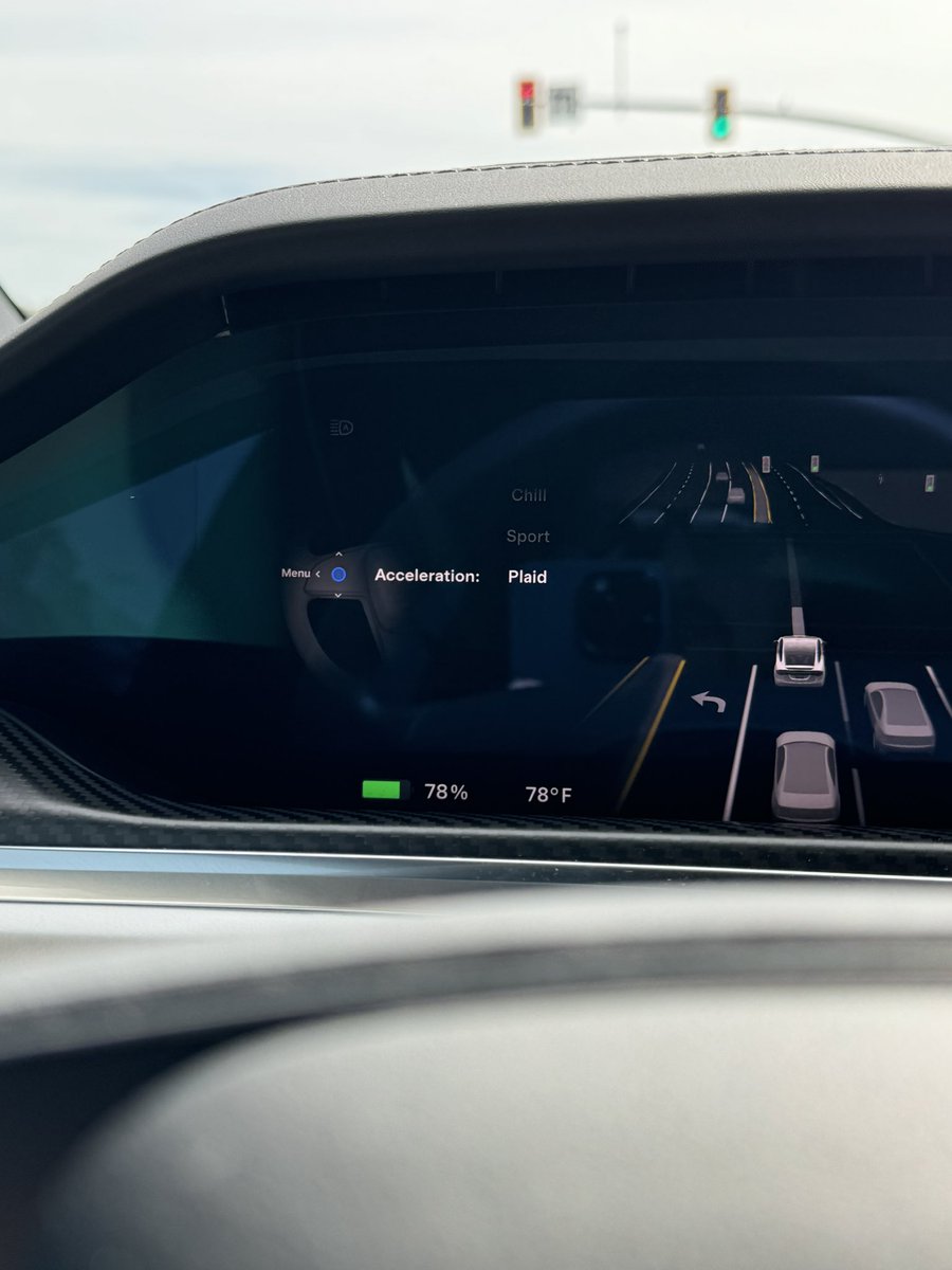 R0BBIE's tweet image. My favorite Tesla update I’ve had in a while for my #ModelXPlaid. Right scroll wheel customization. This update really was like Christmas in October.