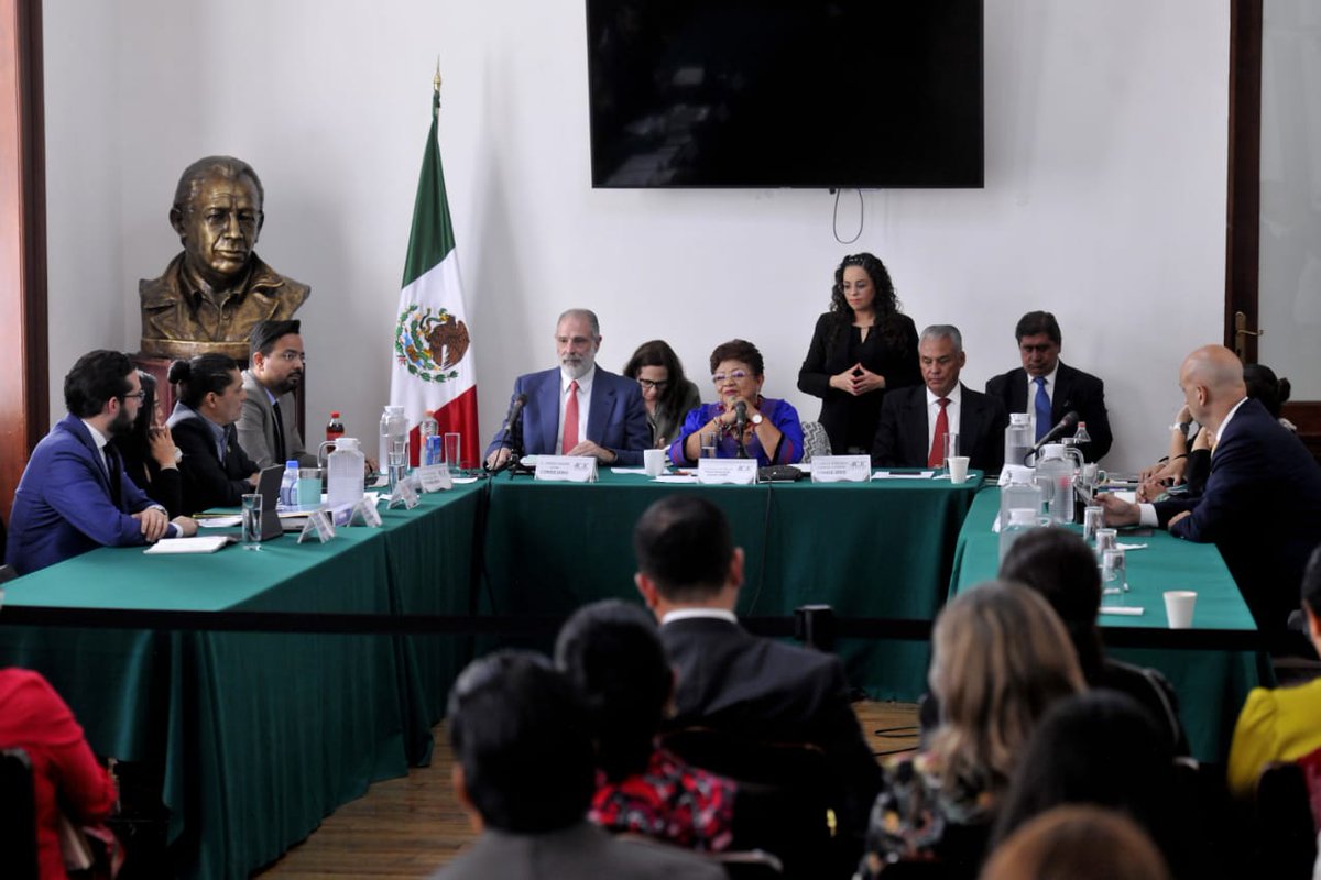 FiscaliaCDMX's tweet photo. Era impostergable combatir la impunidad para recuperar la confianza de las y los ciudadanos. Por ello hemos puesto atención en las órdenes de aprehensión rezagadas, así, presuntos delincuentes de delitos sucedidos hasta 20 años atrás, ahora se encuentran llevando su proceso desde los reclusorios. En lo que va de mi administración, llevamos cumplimentadas 23,279 órdenes de aprehensión.
#PorLaJusticiaErnestina