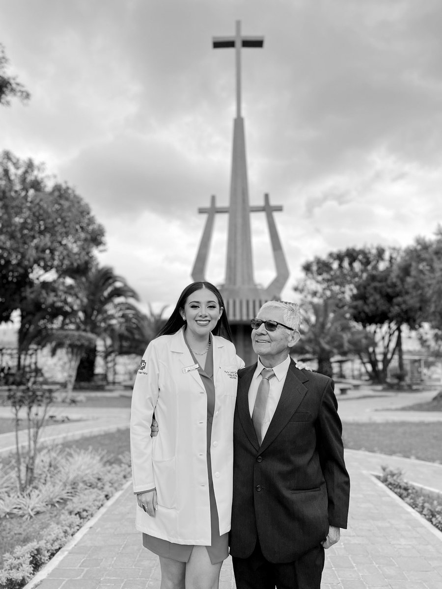 MaríaLaura tweet media