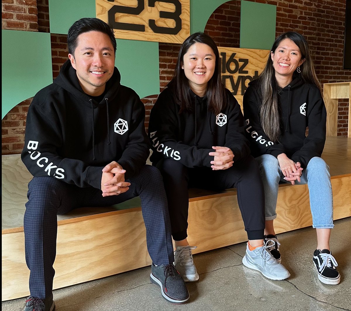 There's been a lot of controversy around <a href="/ycombinator/">Y Combinator</a> vs other incubators.

I was part of @a16crypto’s CSS this year with Blockus and know many founder alums of YC. 

Here’s a framework to compare the incubators, spanning 6 critical facets 🧵: