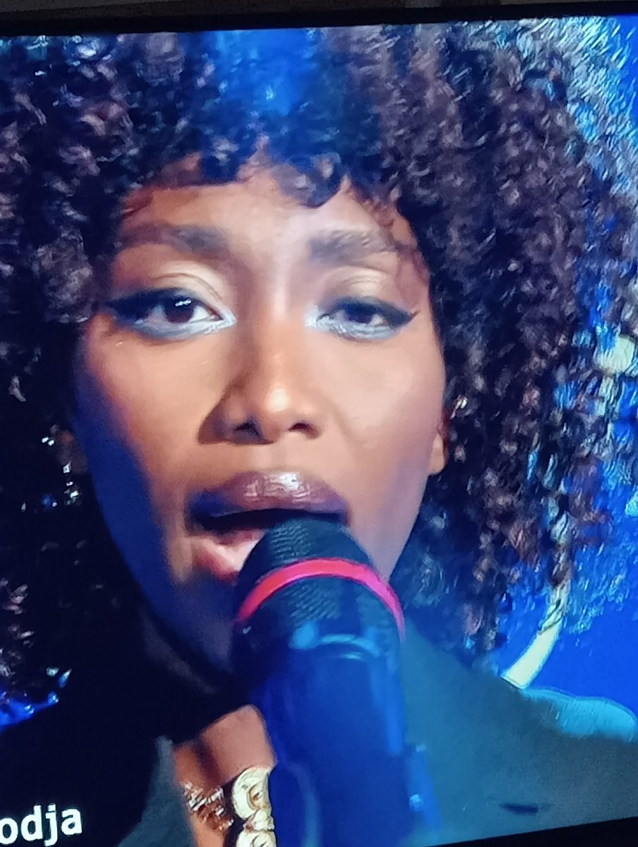 FalangaGiovanna's tweet photo. quanta grazia e bellezza in questa donna. In questa voce.
#innamodja @welikeduel #propagandalive #propaganda https://t.co/iYqmaxTQXs